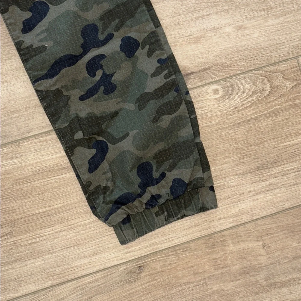 Old Navy Kids Camouflage Cargo jogger Pants size large 10-12
